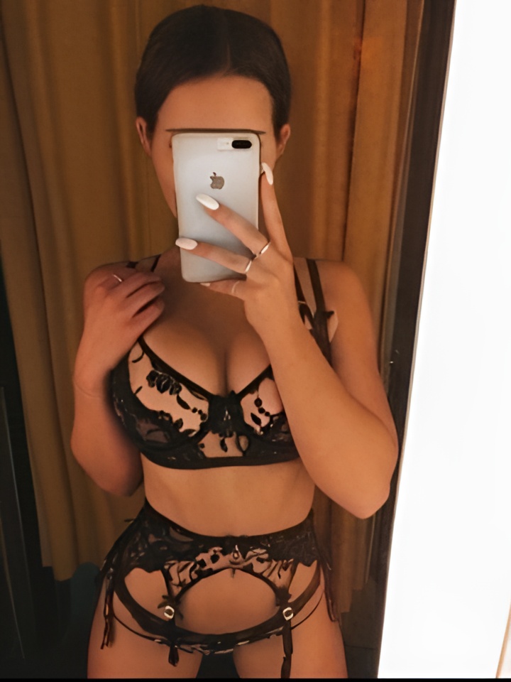 Розалия привлекальеная девушка из Курильск цена от 10000 руб