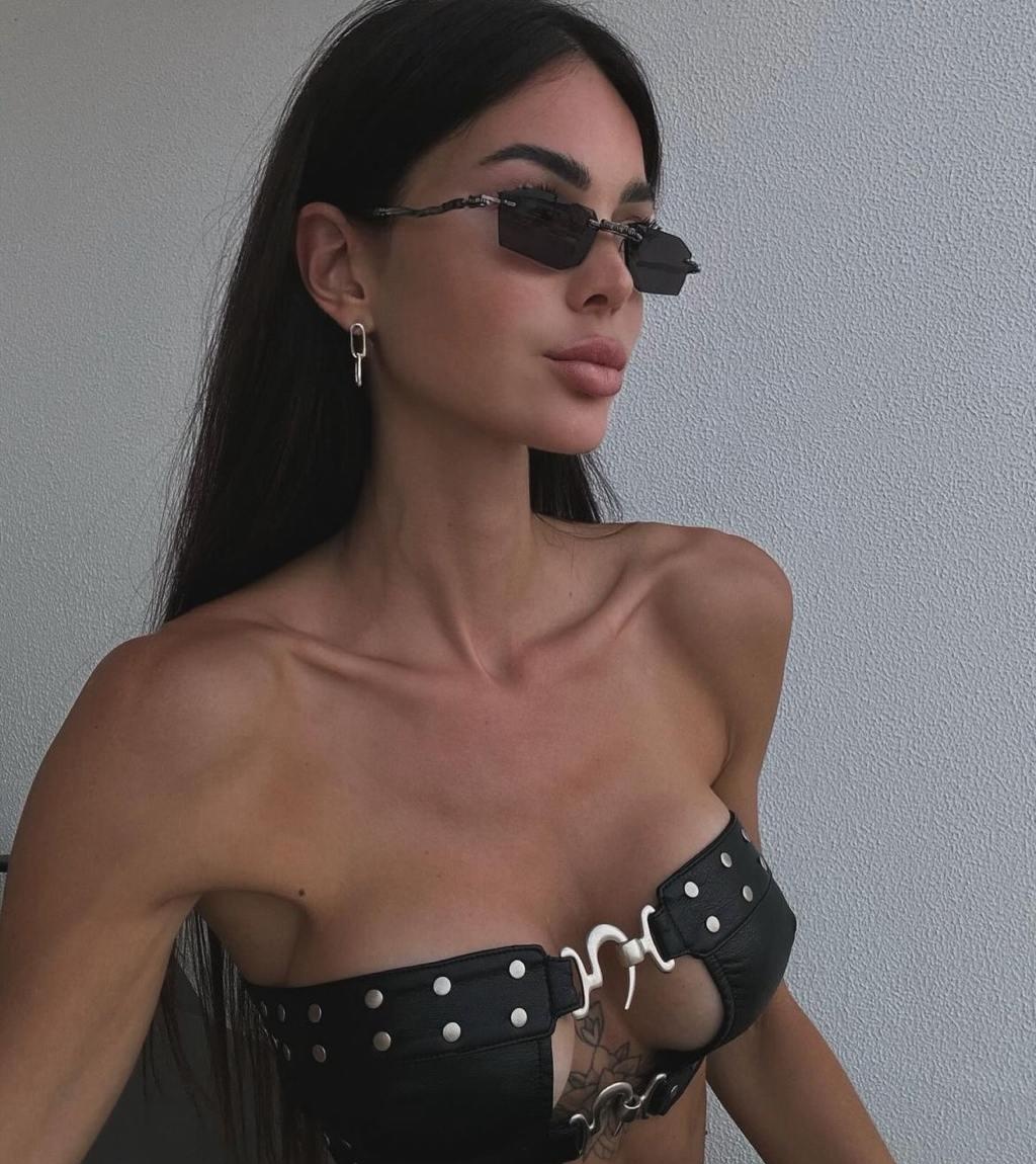 Энн привлекальеная девушка из Курильск цена от 6000 руб