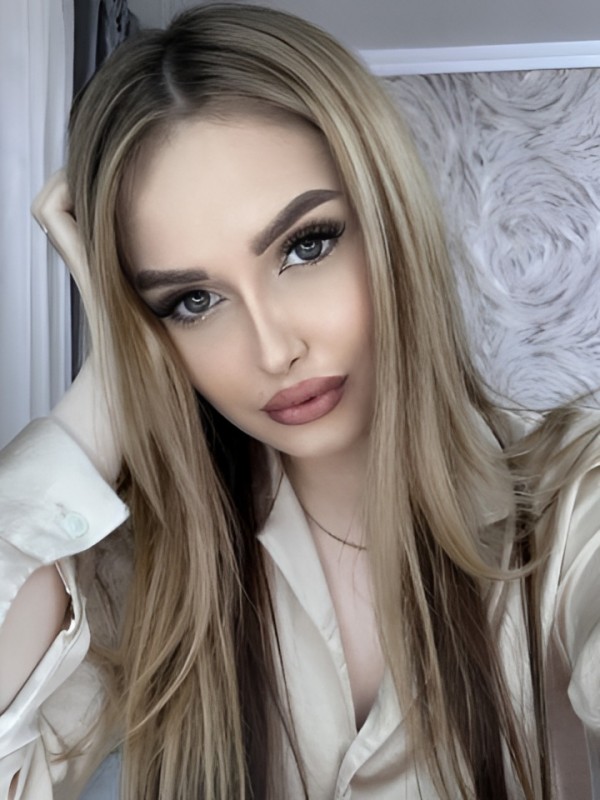 Инга привлекательная девушка из Курильск цена от 2500 руб