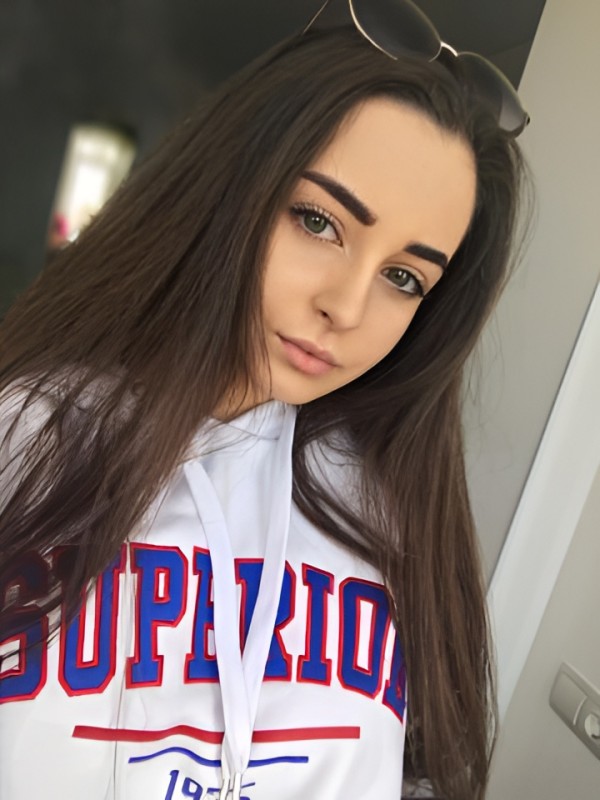 Рената привлекательная девушка из Курильск цена от 2500 руб