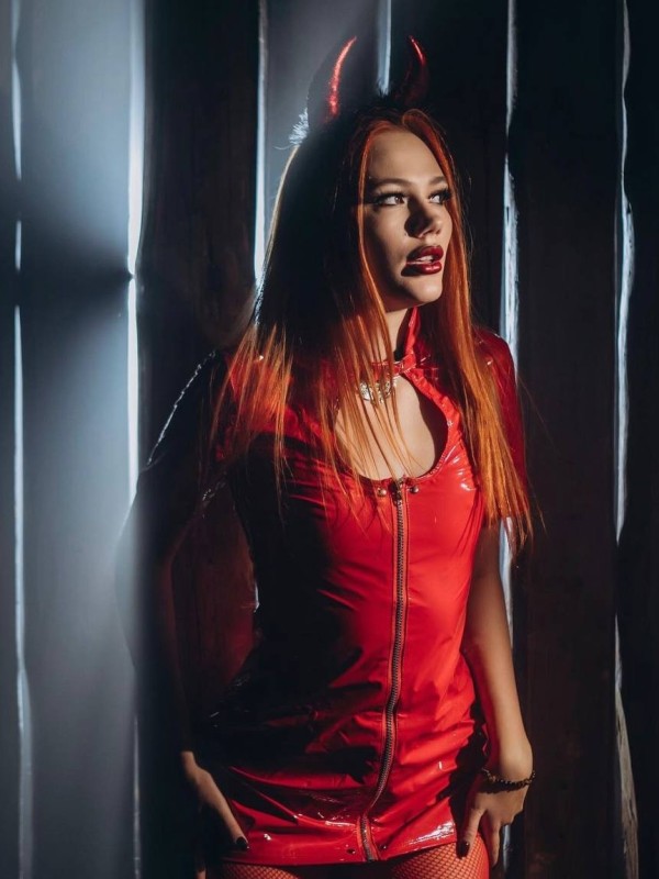 Дамира привлекательная девушка из Курильск цена от 4000 руб