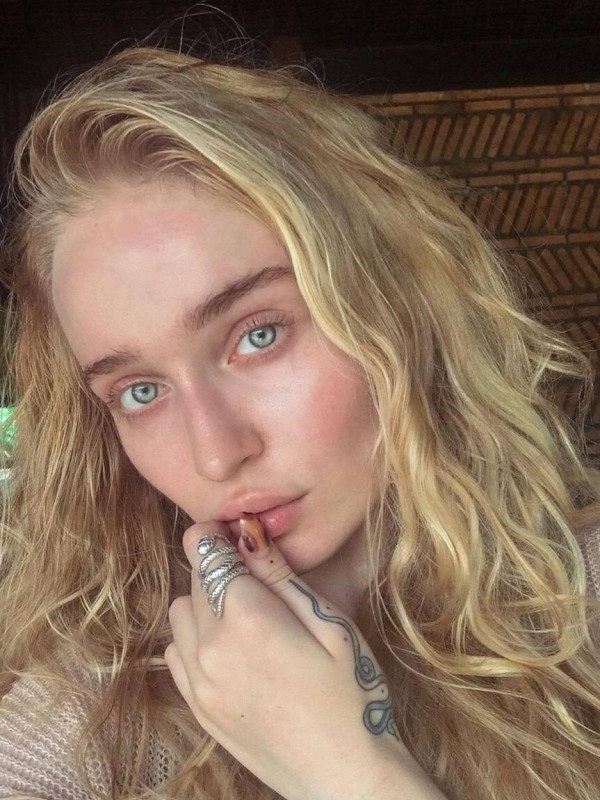 Яночка привлекательная девушка из Курильск цена от 4000 руб