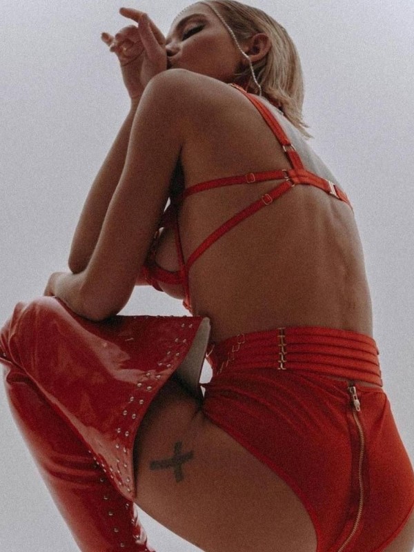 Луиза привлекательная девушка из Курильск цена от 4500 руб