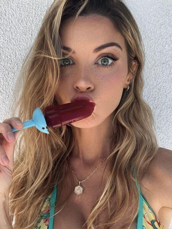 Жанна привлекательная девушка из Курильск цена от 5000 руб