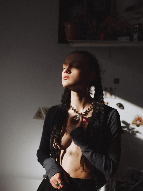 Надежда привлекательная девушка из Курильск цена от 6000 руб