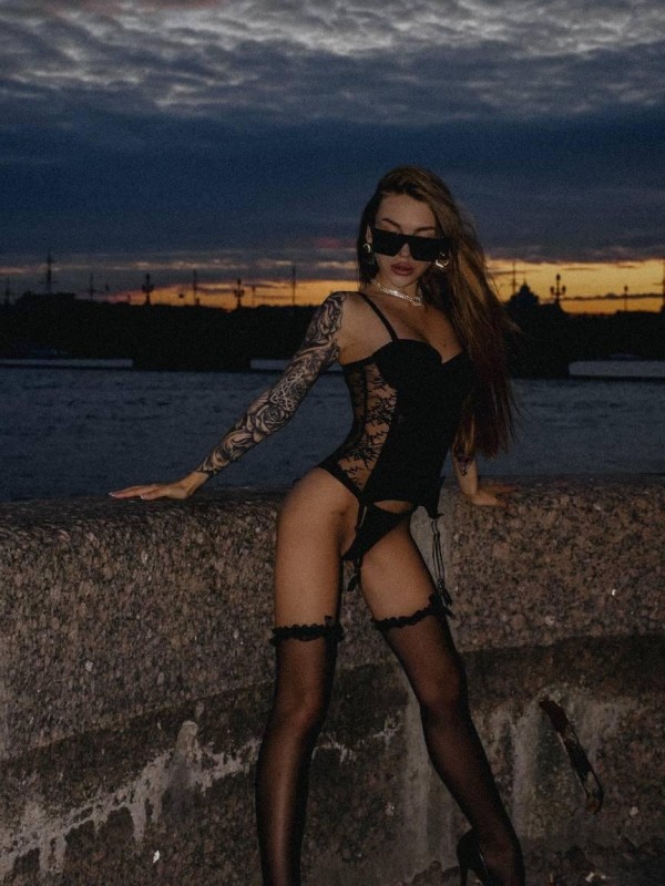 Ева привлекательная девушка из Курильск цена от 7000 руб